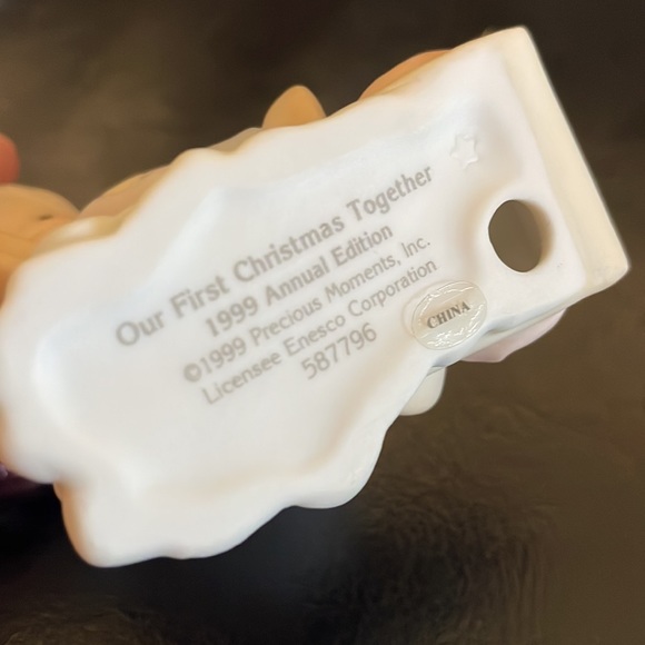 Precious Moment Christmas ornament - Picture 5 of 9